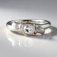 Zilveren ring met een zirkoon