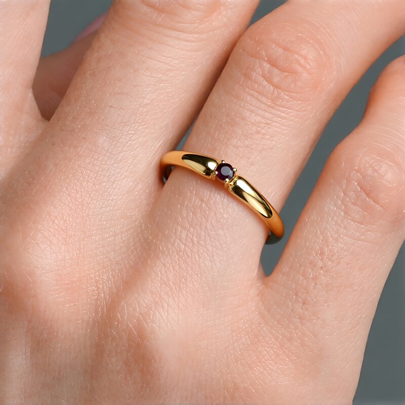 Gouden ring met een I2 paarse diamant