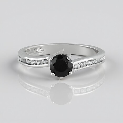 Bague en argent et Spinelle noir