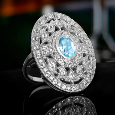 Zilveren ring met een hemel-blauwe topaas