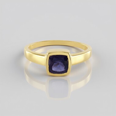 Zilveren ring met een ioliet