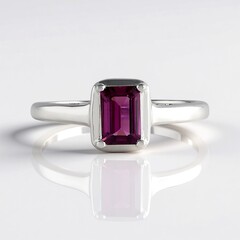 Anello in argento con Rodolite di Naktamunda