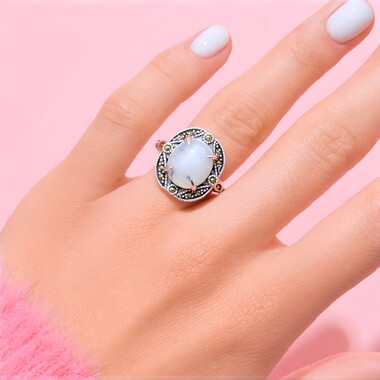 Zilveren ring met een regenboog maansteen (Annette classic)