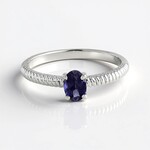 Anello in argento con Iolite