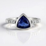 Anello in argento con Cianite del Nepal