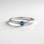 Anello in argento con Diamante Blu I2