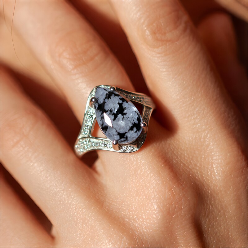 Zilveren ring met een sneeuwvlokken obsidiaan