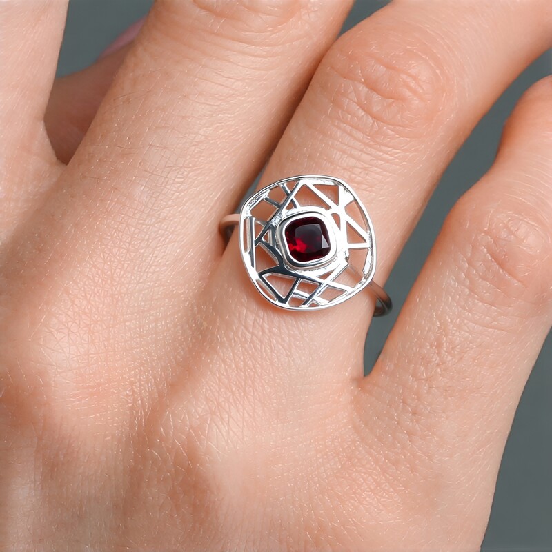 Himbeer-Rhodolith-Goldring (Ornaments by de Melo)