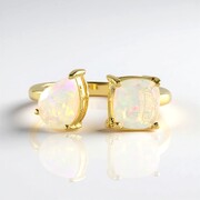 Anillo en plata con Ópalo de Welo (Adela Silber)