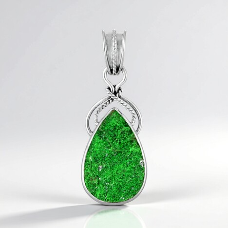 Ciondolo in argento con Uvarovite (Bali Barong)