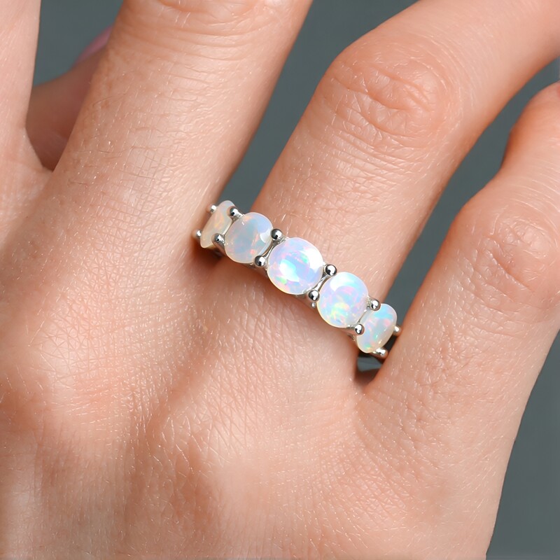 Anello in argento con Opale di Welo (de Melo)