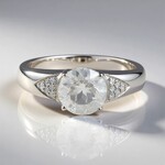 Anello in argento con Petalite (Tenner Diniz)