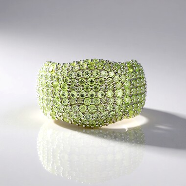 Anillo en plata con Peridoto (de Melo)