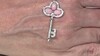 Zilveren hanger met roze opalen