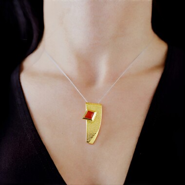 Zawieszka ze srebra pozłacanego - Chalcedon pomarańczowy (MONOSONO COLLECTION)