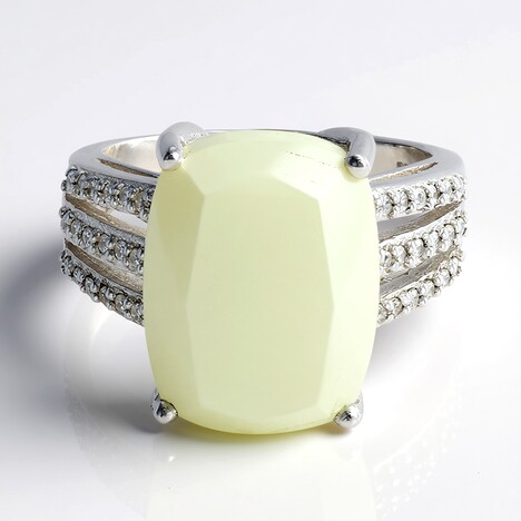 Anello in argento con Pietra di Luna Bianca