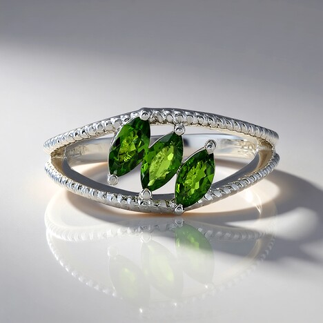 Bague en argent et Diopside de Russie
