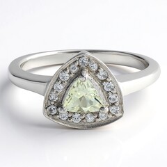 Anello in argento con Scapolite Gialla