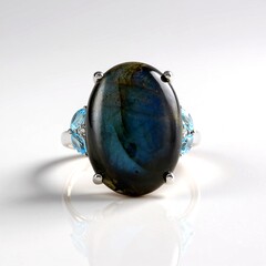 Anello in argento con Labradorite