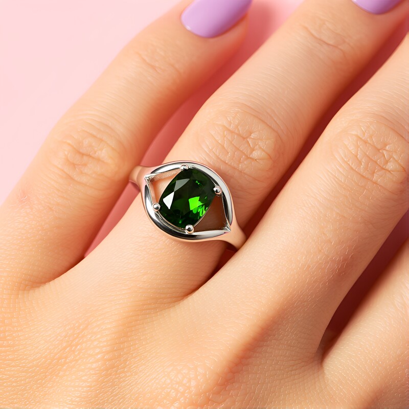 Zilveren ring met een Russische diopsied