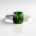Anello in oro con Peridoto con Ludwigite (de Melo)