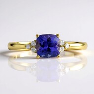 Gouden ring met een AAA tanzaniet (CIRARI)