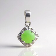 Zilveren hanger met een keizerlijk chrysopraas