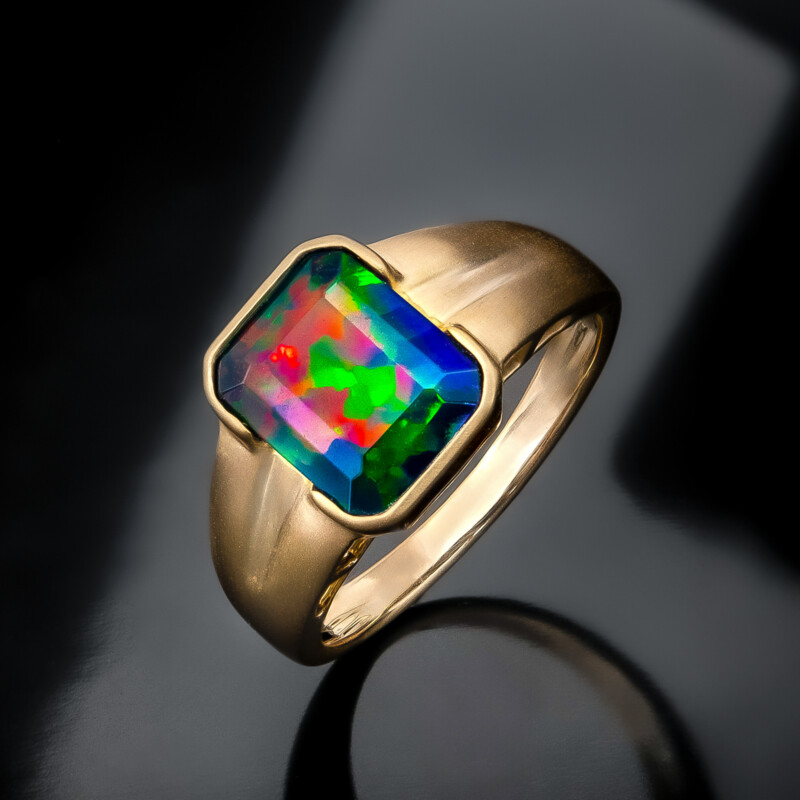 Anillo en oro con Ópalo de Mezezo (de Melo)