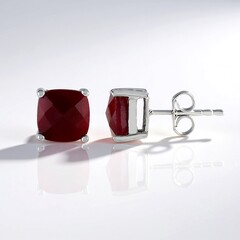 Orecchini in argento con Corindone color rubino