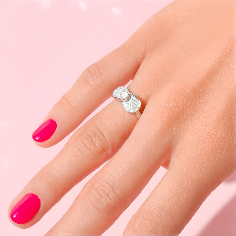 Anillo en plata con Piedra de Luna arcoíris