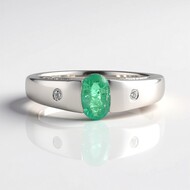 Anillo en plata con Esmeralda de Rusia