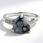 Anello in argento con Ossidiana Fiocco di Neve