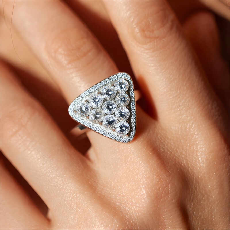 Zilveren ring met zirkonen