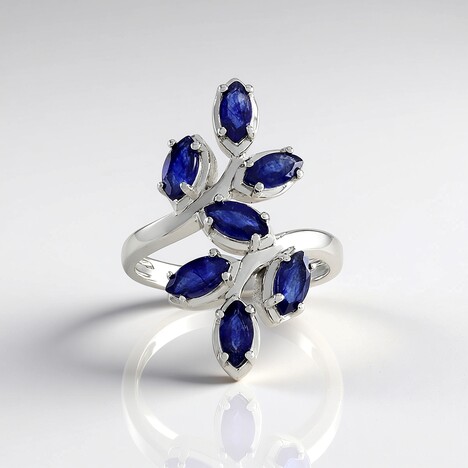 Bague en argent et Saphir bleu de Madagascar
