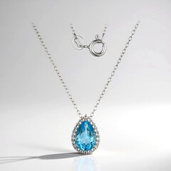 Collana in argento con Topazio Blu Svizzero