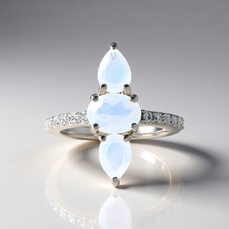 Anello in argento con Opale di Welo (Adela Silber)