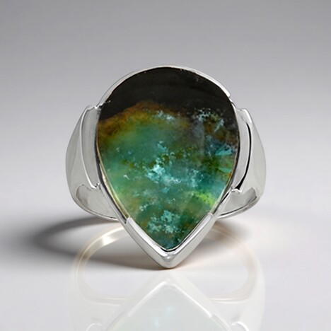 Anello in argento con Legno pietrificato opalizzato (Bali Barong)