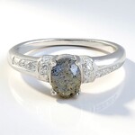 Anello in argento con Labradorite