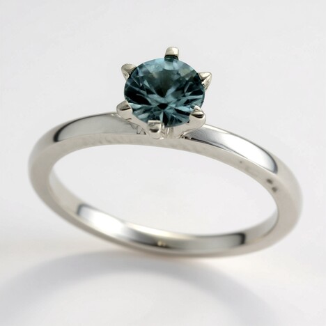 Anello in argento con Zircone Ratanakiri