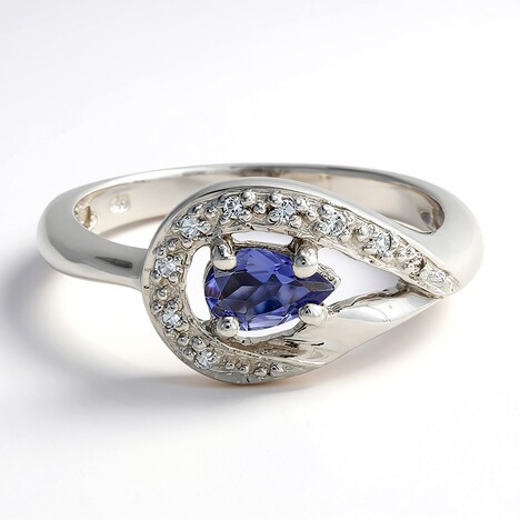 Anello in argento con Iolite del Madagascar