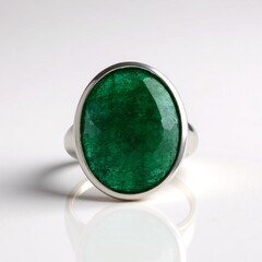 Anello in argento con Berillo color smeraldo