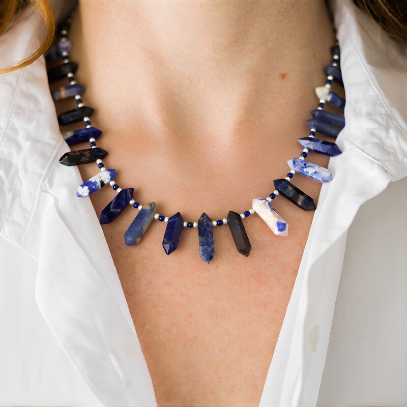 Zilveren halsketting met sodalietstenen (Riya)