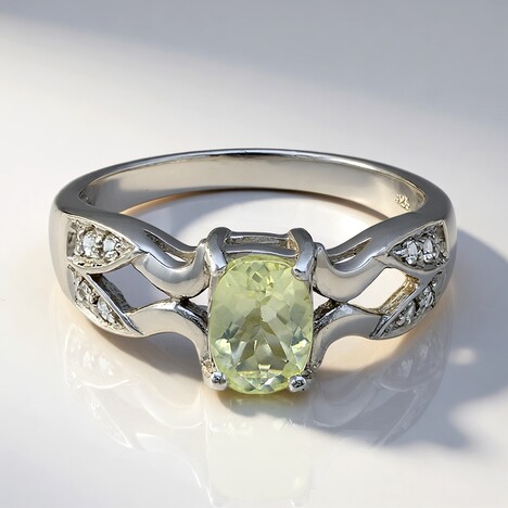Anello in argento con Ortoclasio