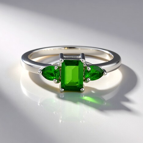 Anello in argento con Diopside Russo