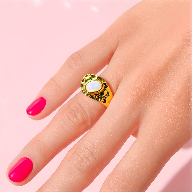 Anillo en plata con Ópalo de Welo (MONOSONO COLLECTION)