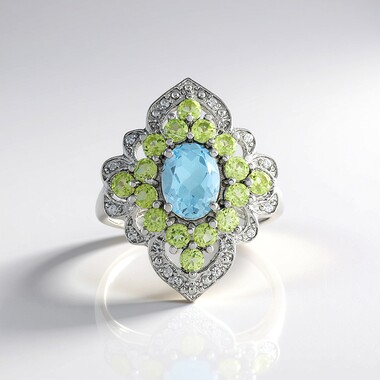 Zilveren ring met een hemel-blauwe topaas
