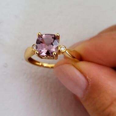 Anello in oro con Diasporo Rosa (AMAYANI)