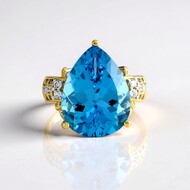 Zilveren ring met een Zwitsers-blauwe topaas (Gems en Vogue)