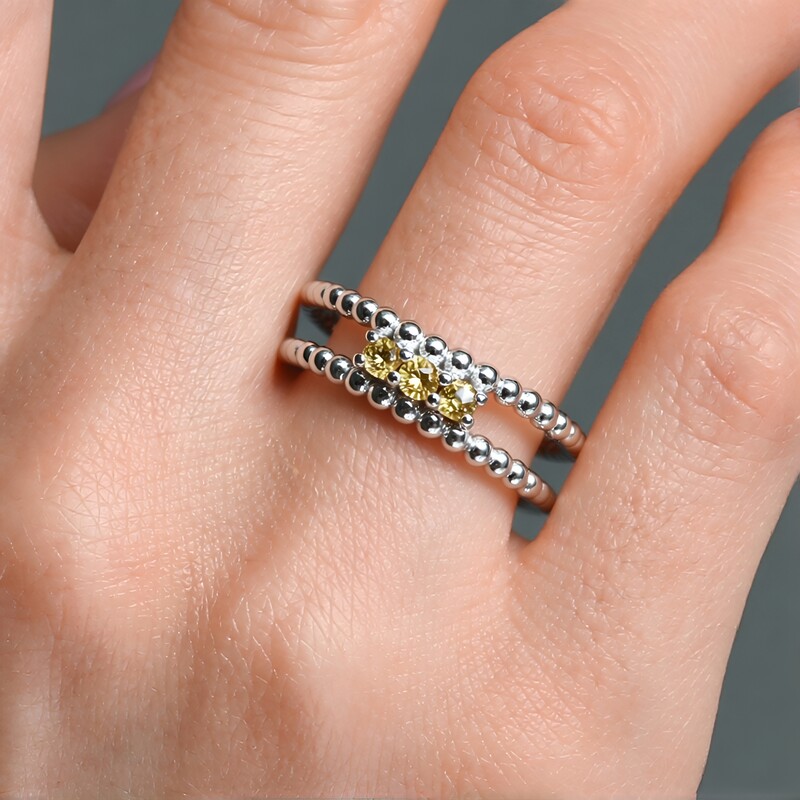 Anillo en plata con Diamante I3 champán (de Melo Essence)