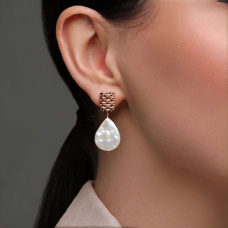 Weiße Süßwasserzuchtperlen-Silberohrringe (MONOSONO COLLECTION)